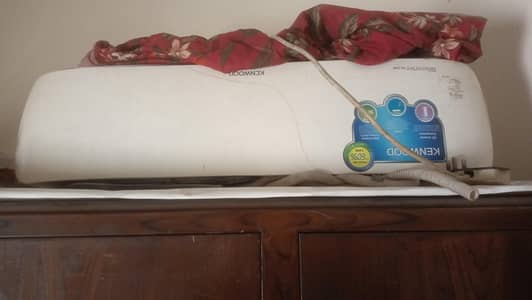 split inverter ac  aik ton ka ha good condition