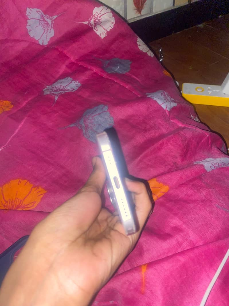 Apple iPhone 15 plus 2