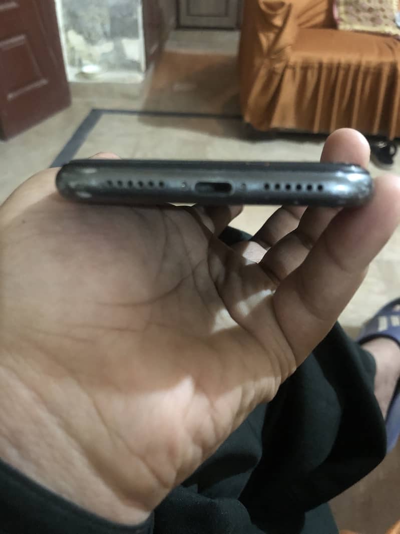 Apple iPhone 11 7