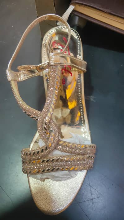 new heel 8 number