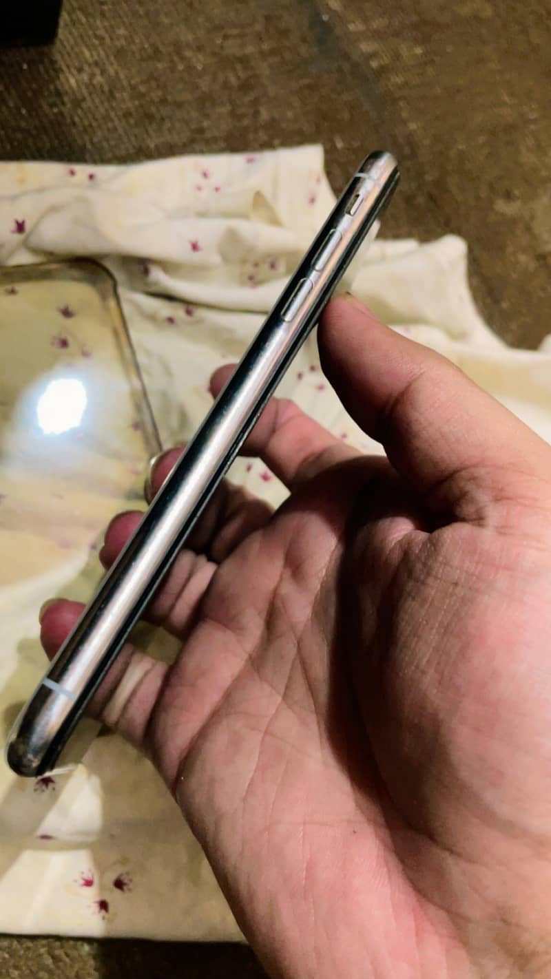 Apple iPhone X 3
