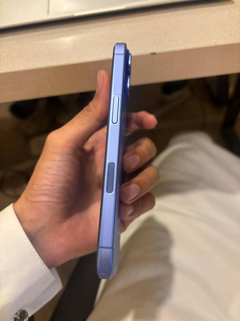 Apple iPhone 16 1