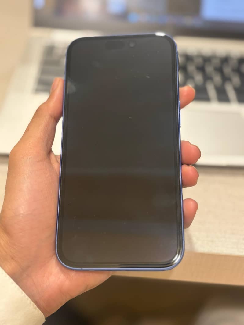 Apple iPhone 16 4