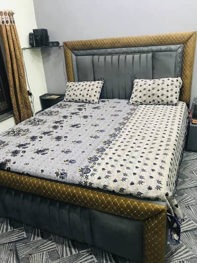 Bed set with mattress