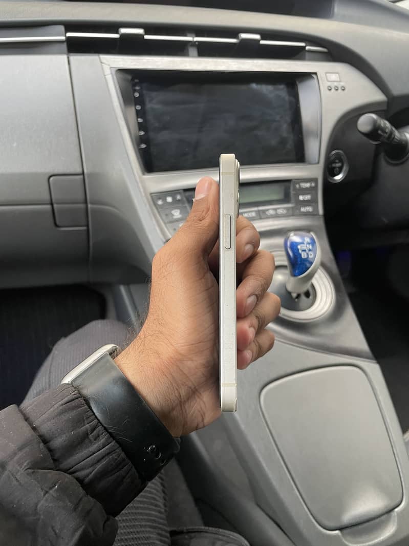 Apple iPhone 13 mini 0