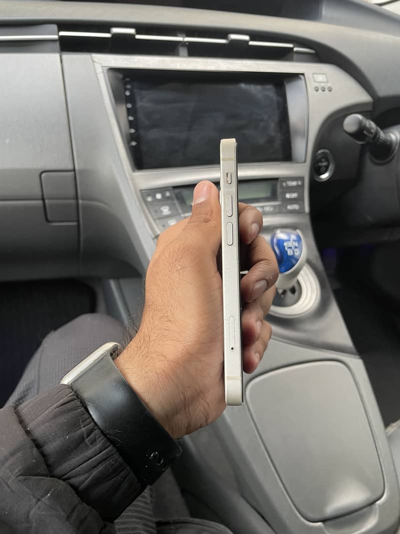 Apple iPhone 13 mini 4