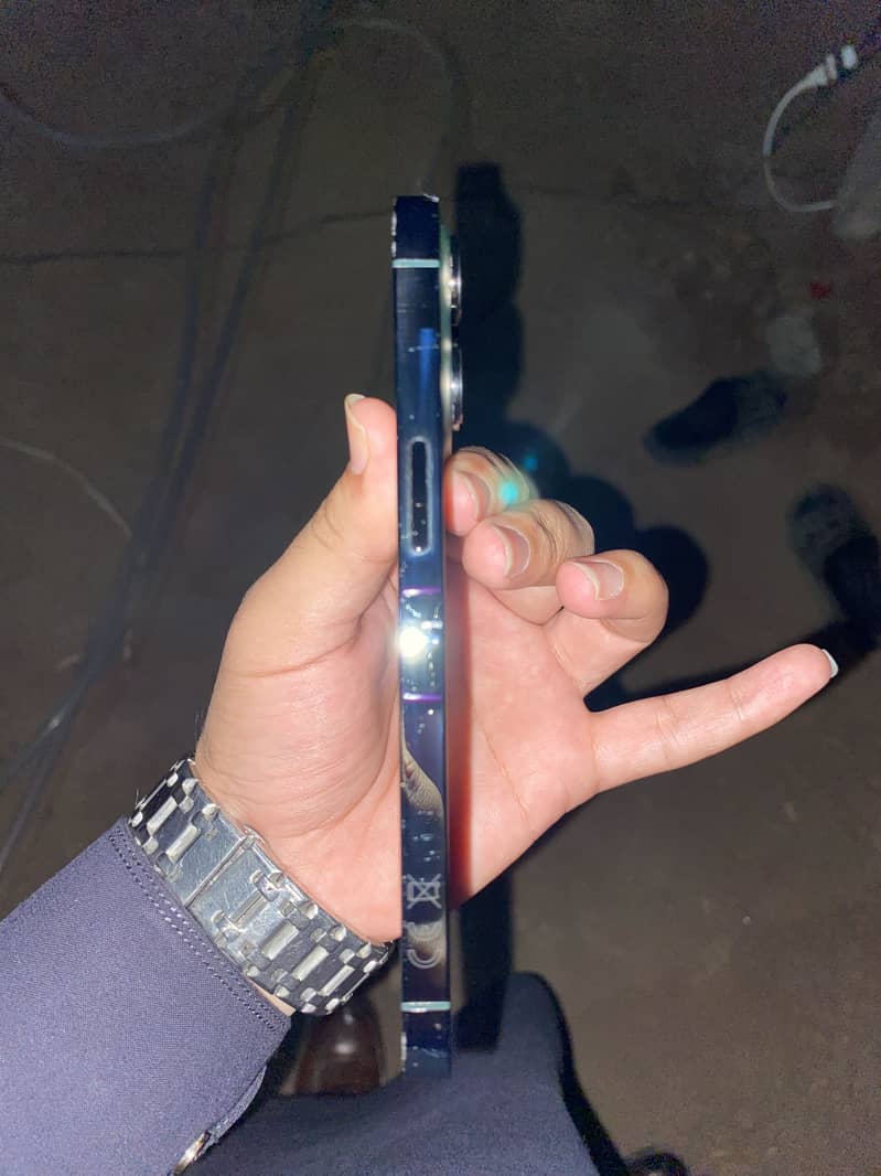 Apple iPhone 13 2