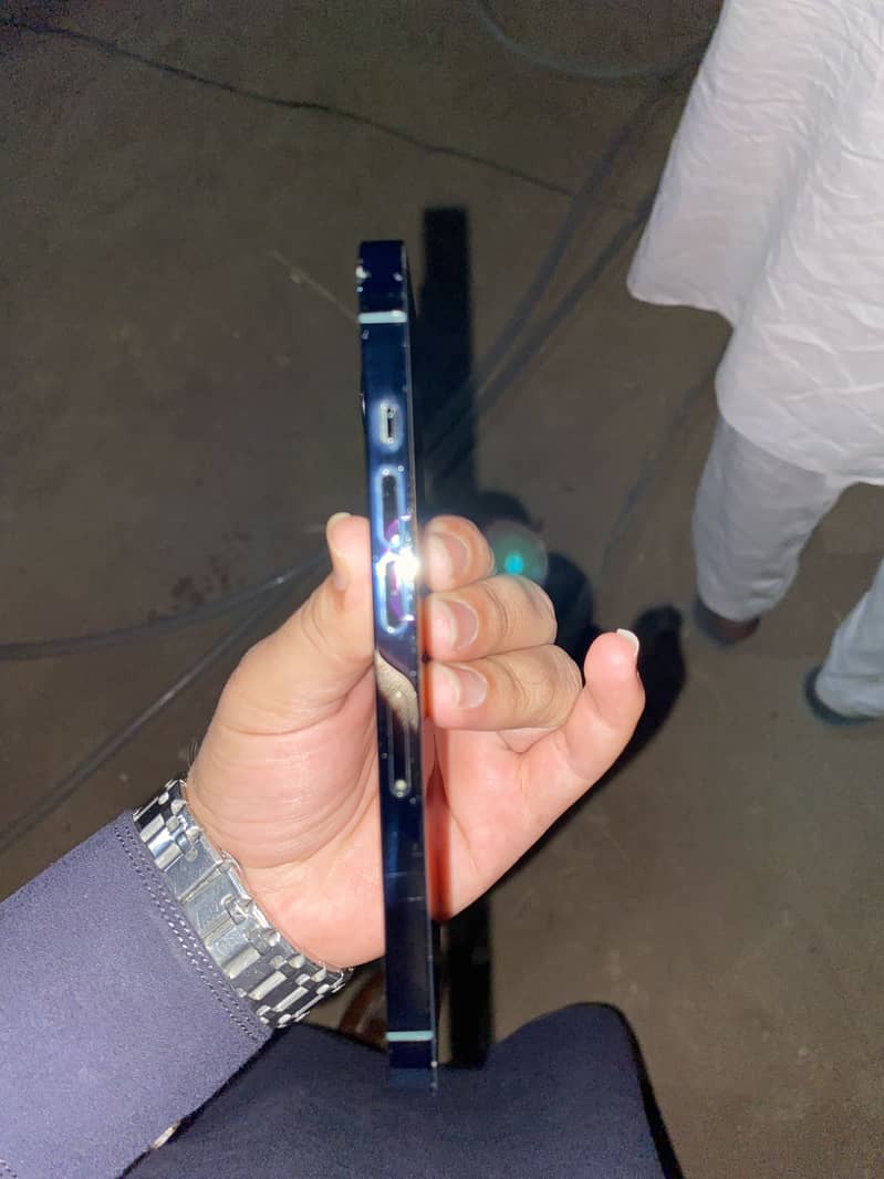 Apple iPhone 13 5