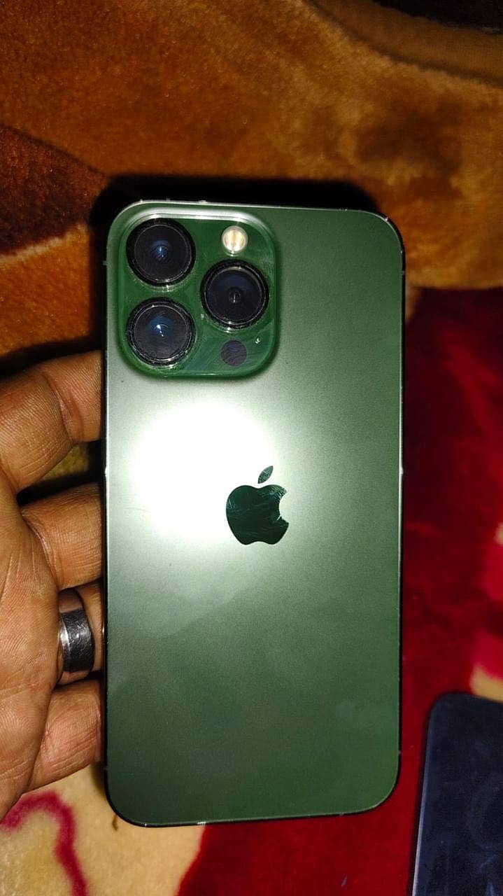 Apple iPhone 13 7