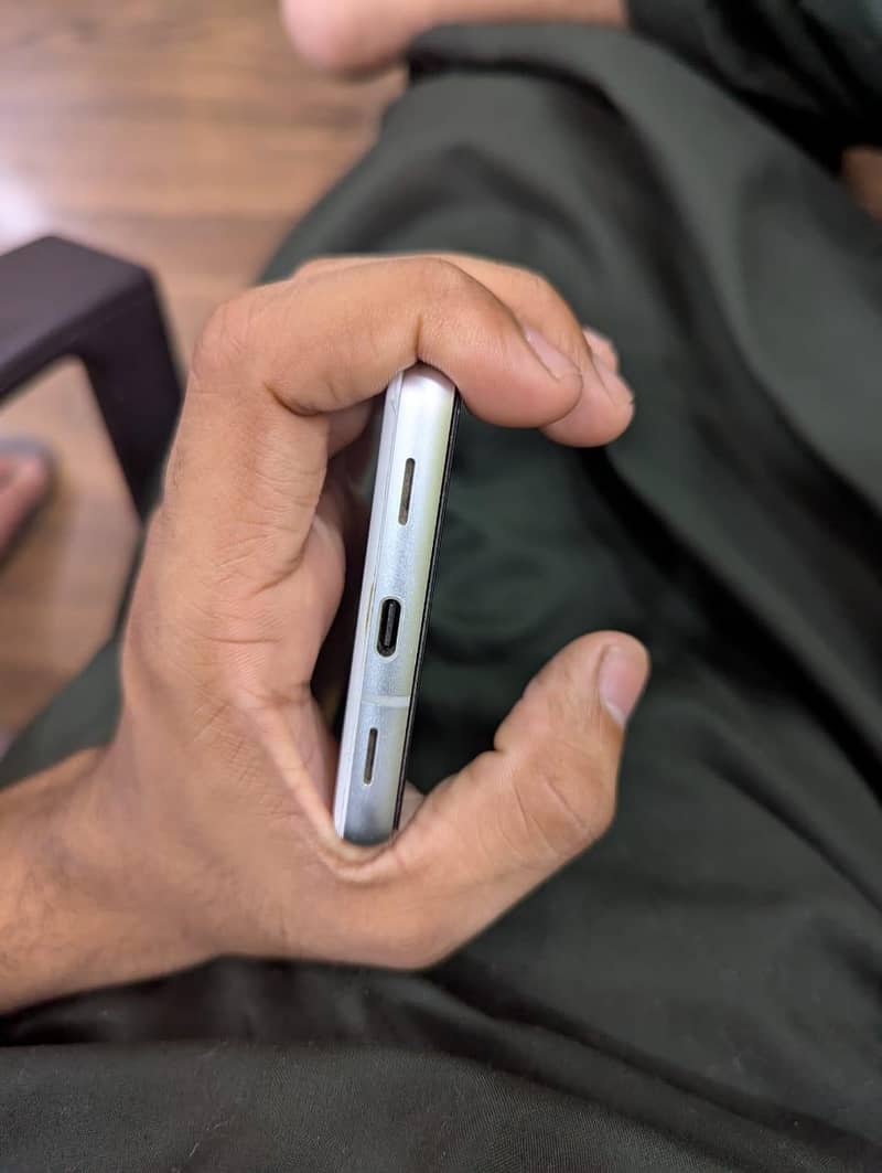 Google Pixel 7a 4