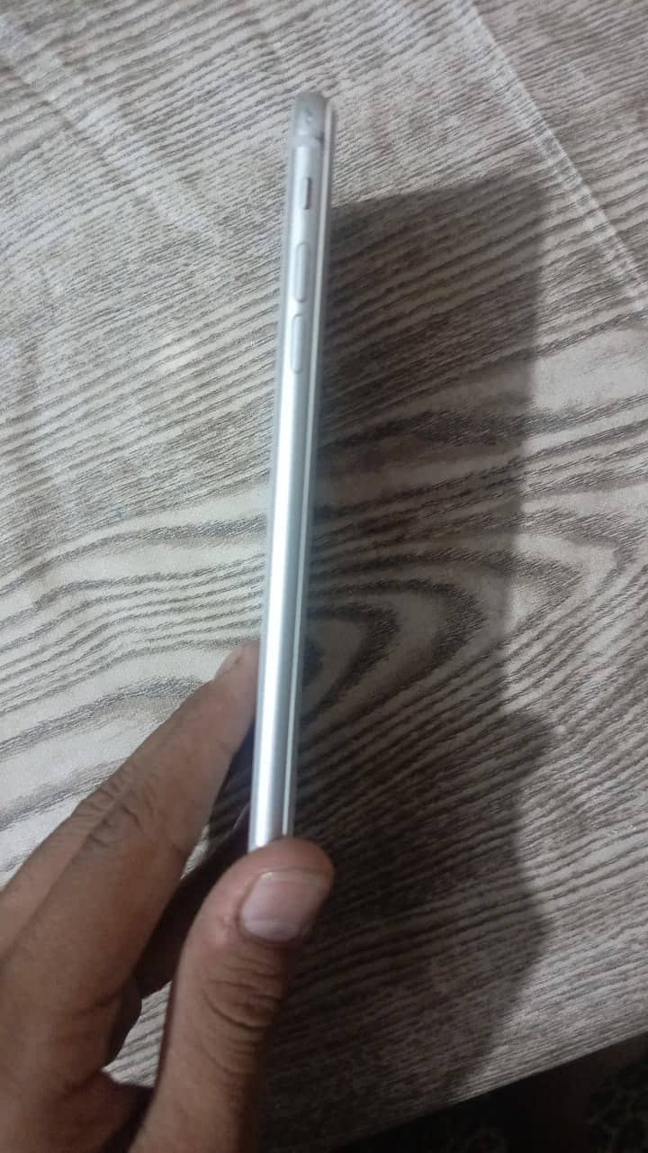 iPhone 8 Plus 1