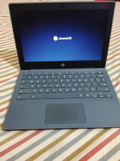 HP G8 CHROMEBOOK 4/32 With Original charger