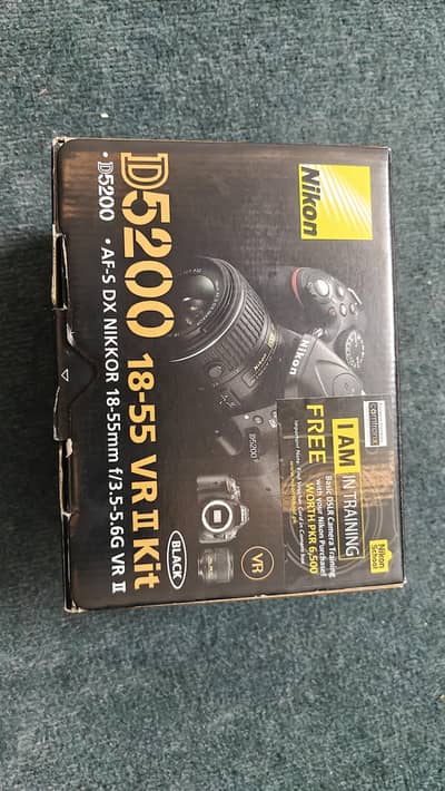 Nikon D5200 with complete Box