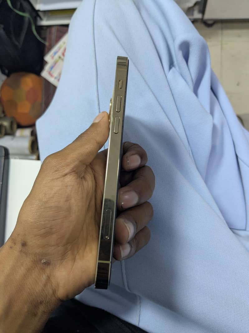 Apple iPhone 12 Pro 3