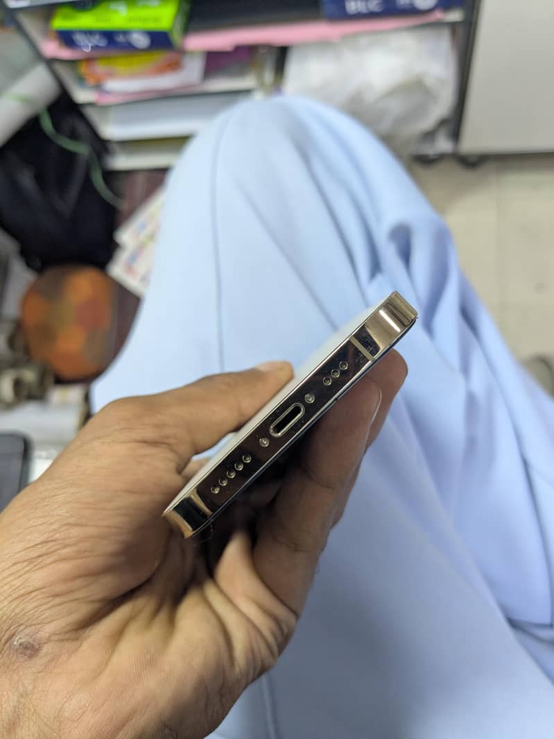 Apple iPhone 12 Pro 6