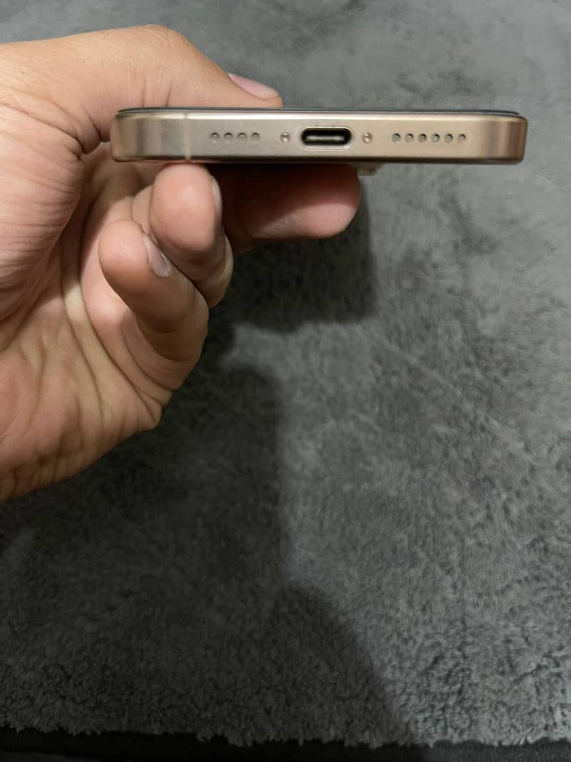 iPhone 16 Pro Max 5