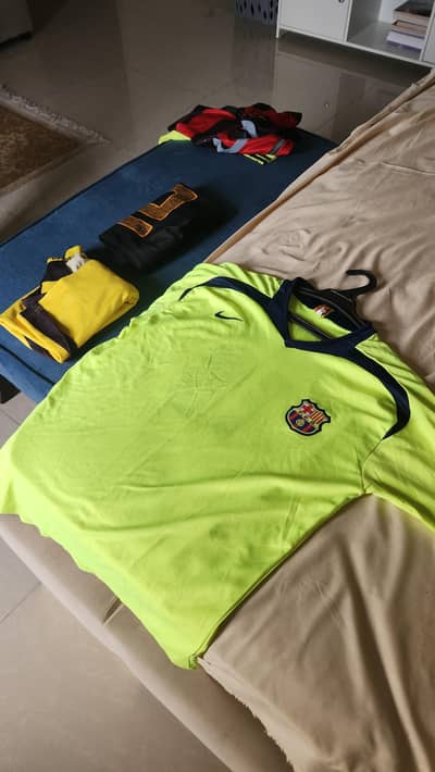 FC Barcelona 2005/06 away shirt
