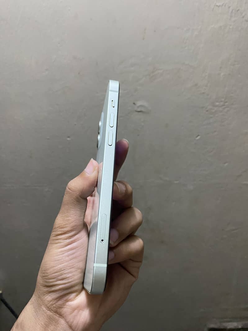 Apple iPhone 12 3