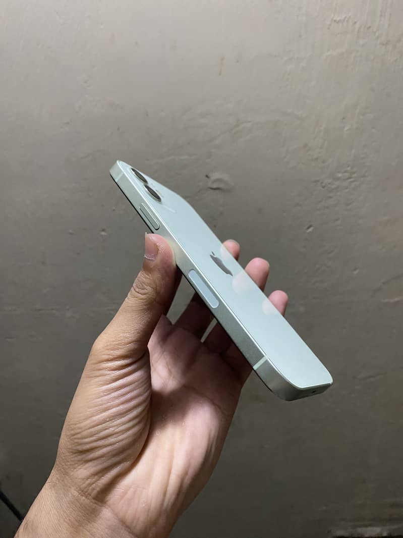Apple iPhone 12 4