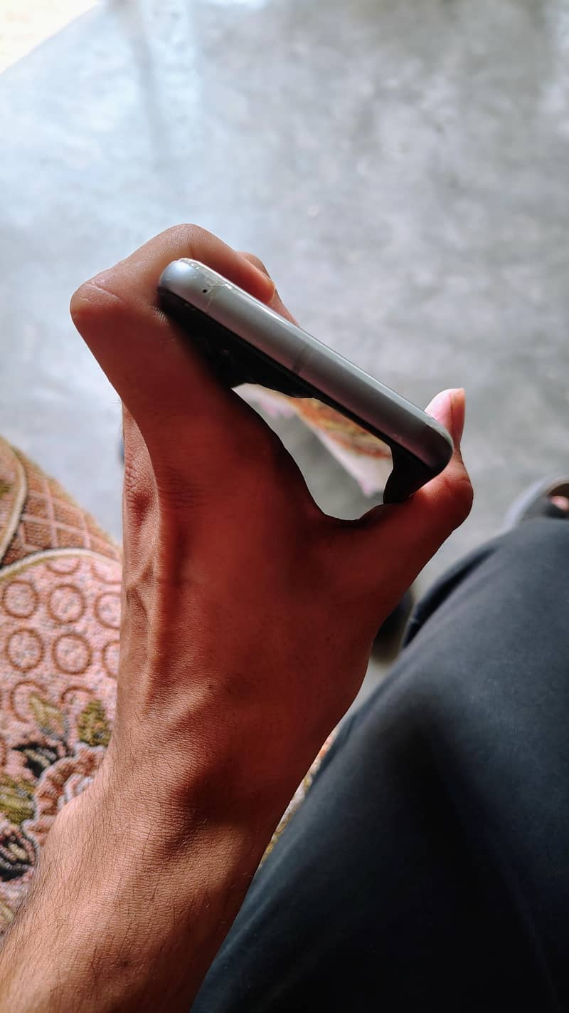Google Pixel 8 4