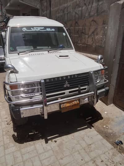 Mitsubishi Pajero 1990