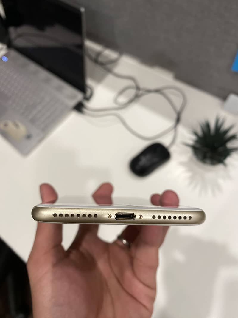 Apple iPhone 7 Plus 4