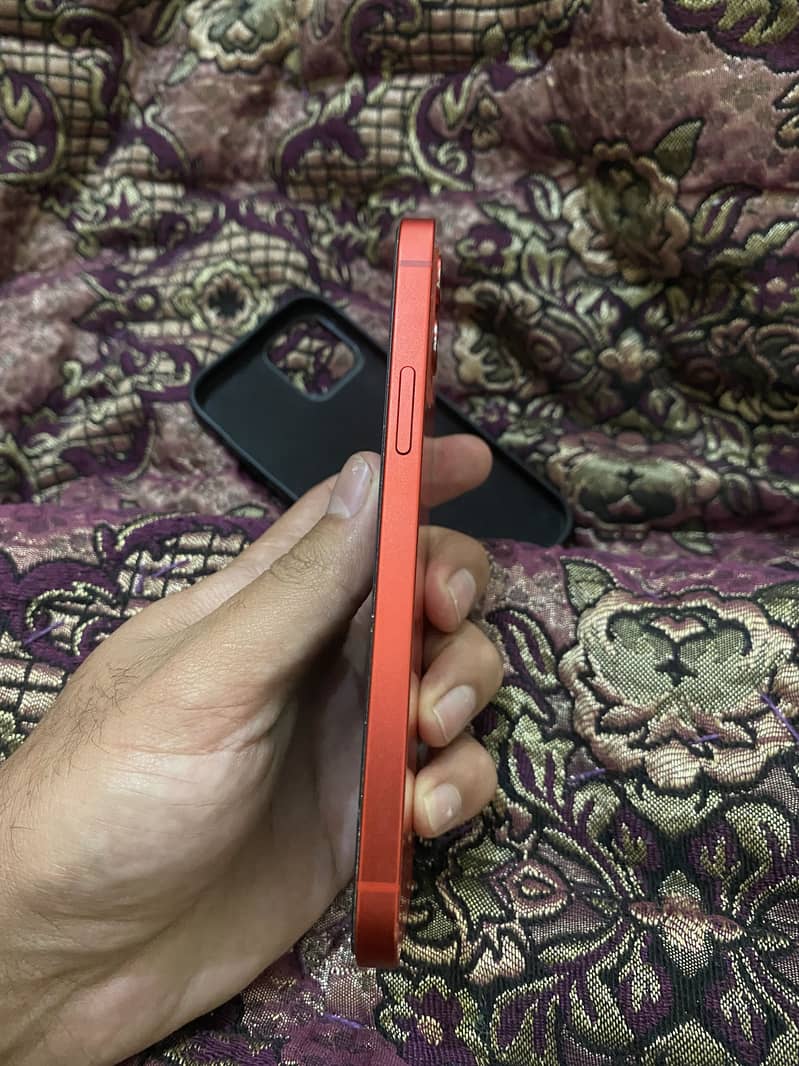 Apple iPhone 12 4