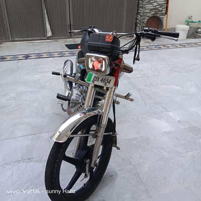 Honda CG 125 in excellent condition with dabal accessories
