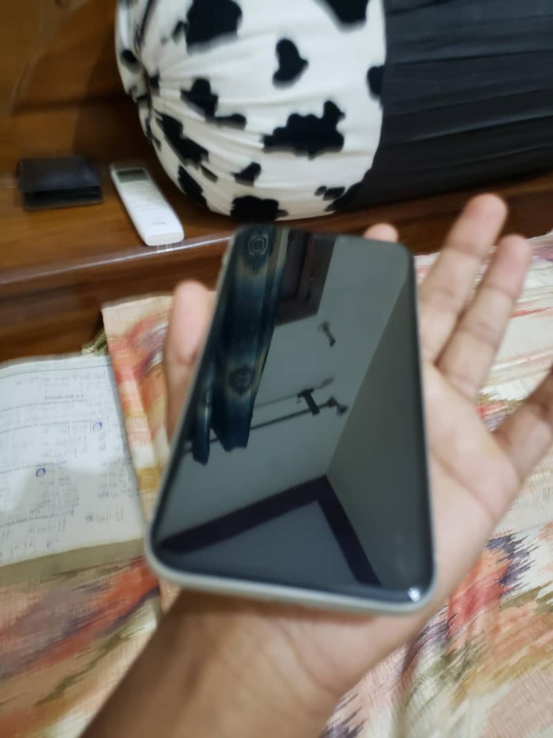 Apple iPhone 11 3