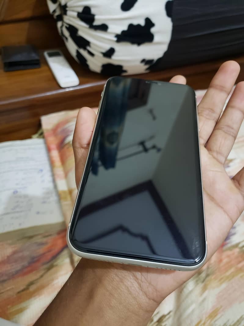 Apple iPhone 11 4