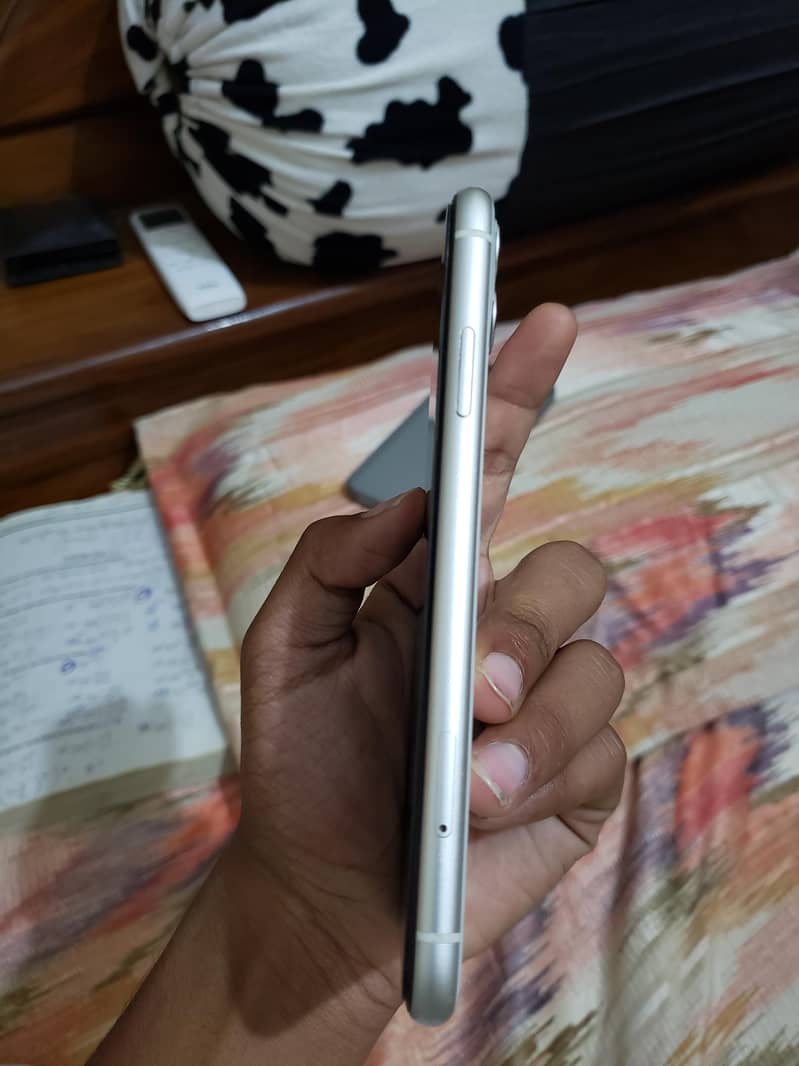 Apple iPhone 11 6