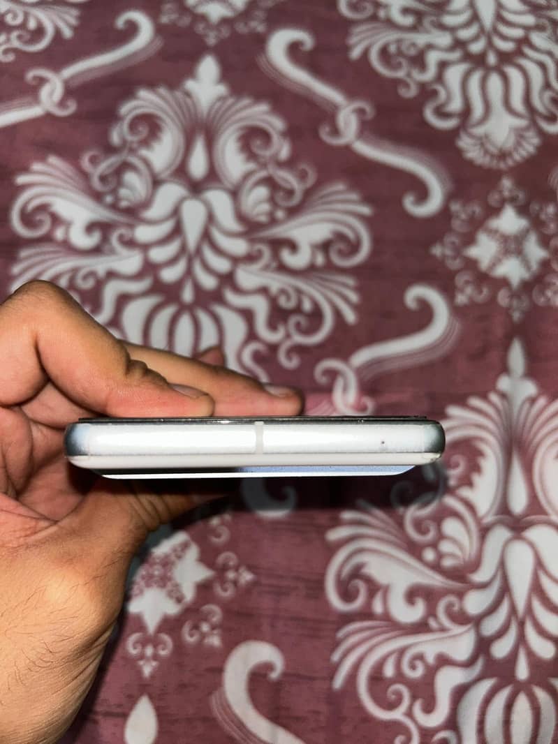Google Pixel 7 4