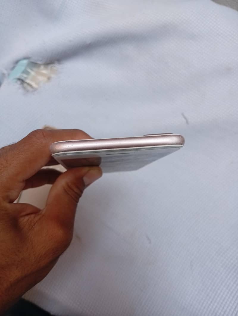 Apple iPhone 7 Plus 1