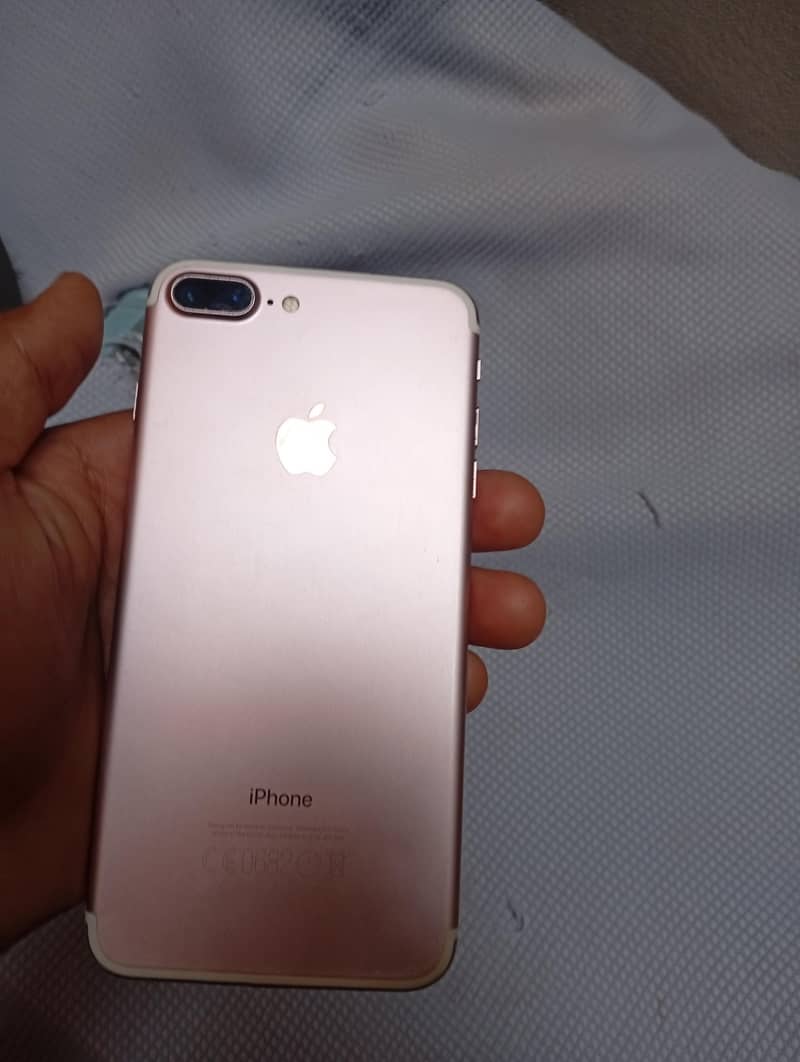 Apple iPhone 7 Plus 3