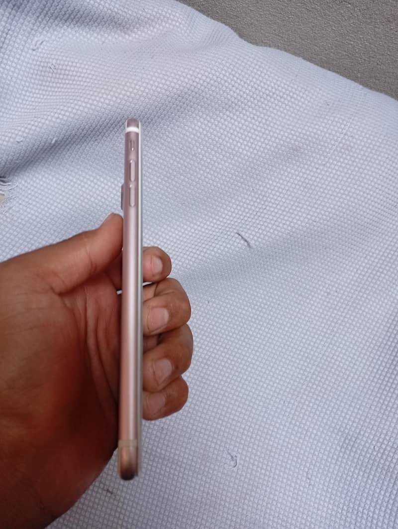 Apple iPhone 7 Plus 5