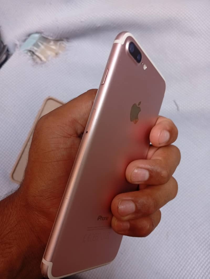 Apple iPhone 7 Plus 6
