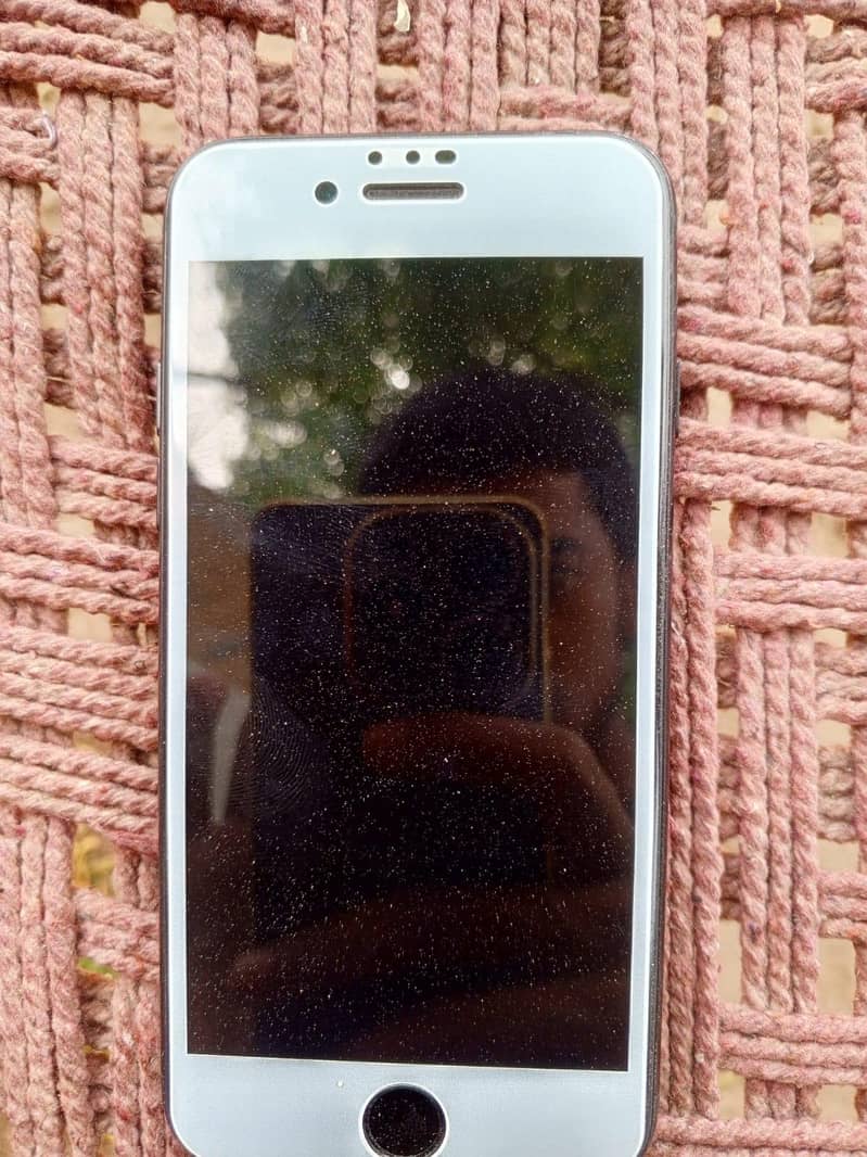 Apple iPhone 7 0