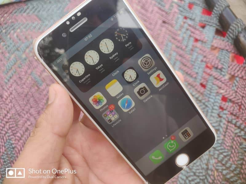Apple iPhone 8 1