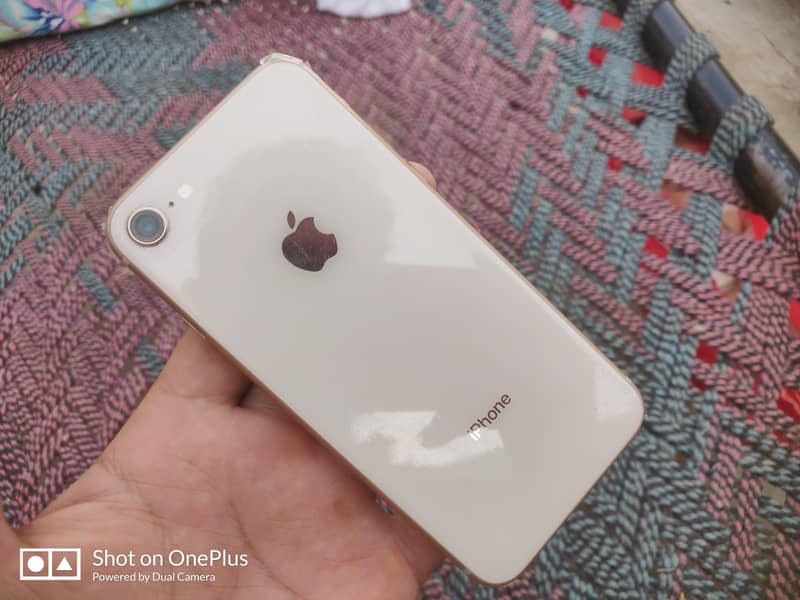 Apple iPhone 8 3
