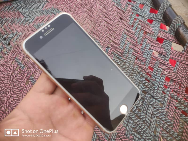 Apple iPhone 8 4