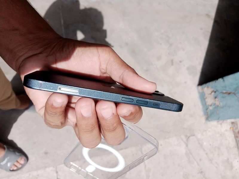 Apple iPhone 13 3