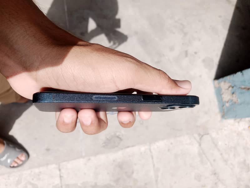 Apple iPhone 13 6