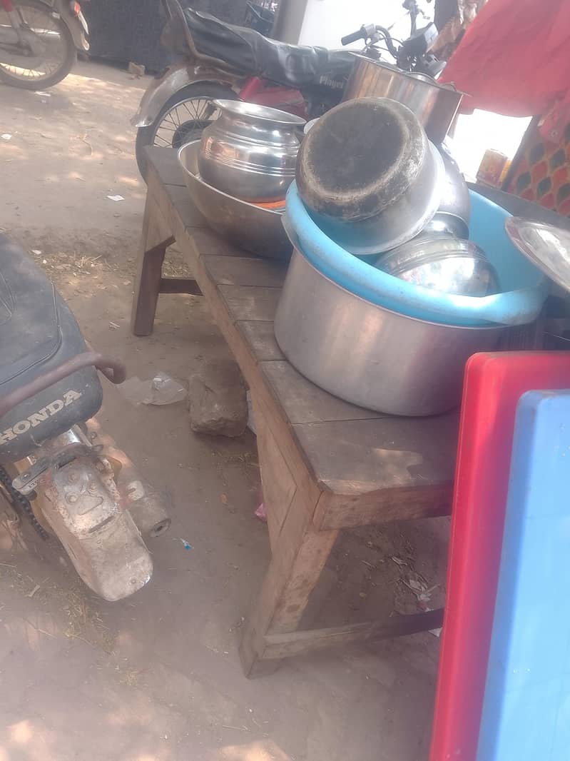 سامان حلوہ پوری پکوڑہ سموسہ چپس اور  ائے 1