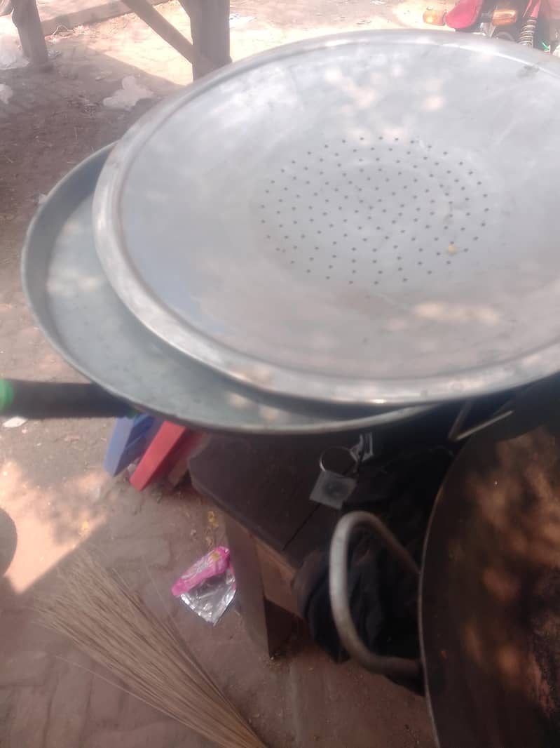 سامان حلوہ پوری پکوڑہ سموسہ چپس اور  ائے 3