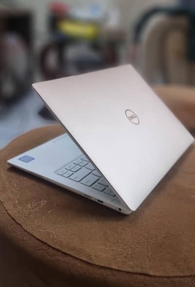 Dell XPS i7 9380 - i7- (8th Generation)