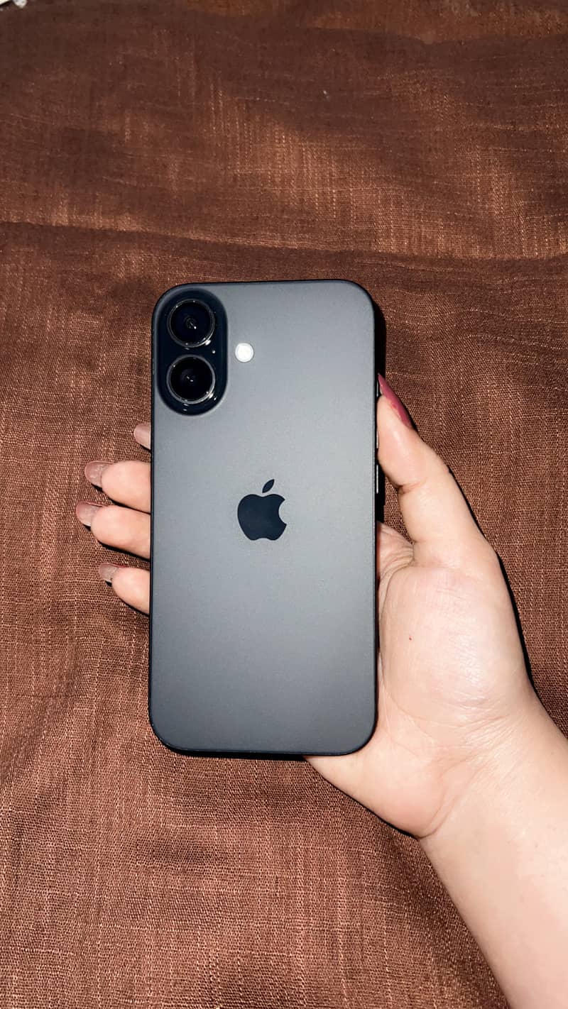 Apple iPhone 16 0