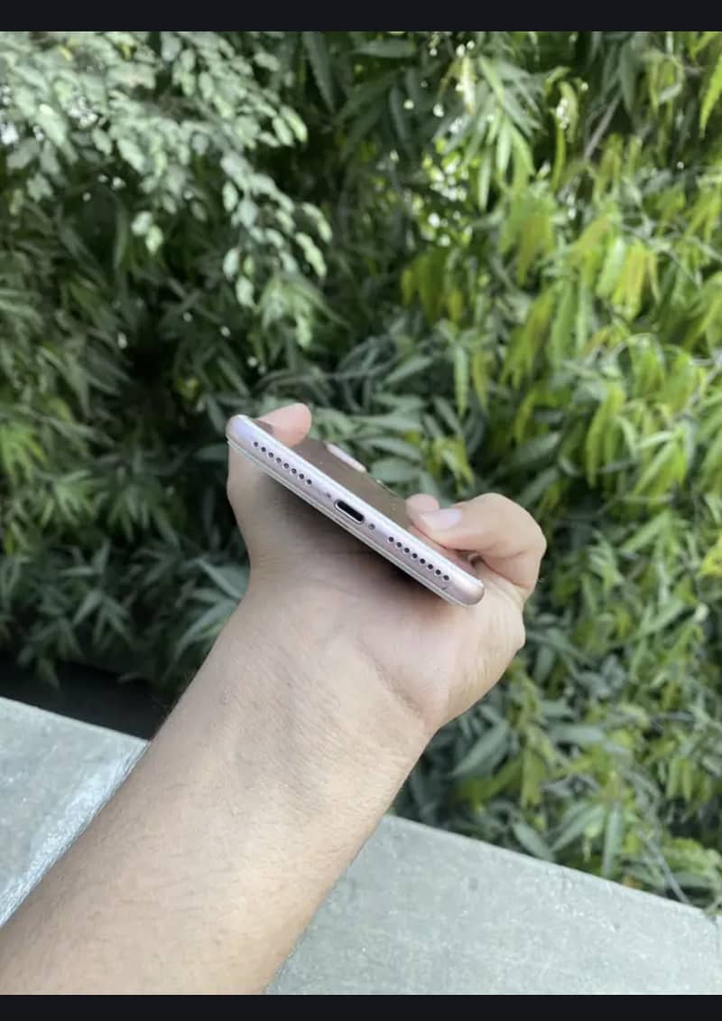 Apple iPhone 7 Plus 4