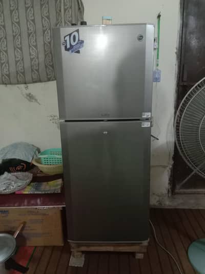 pel fridge urgent sale krni hai