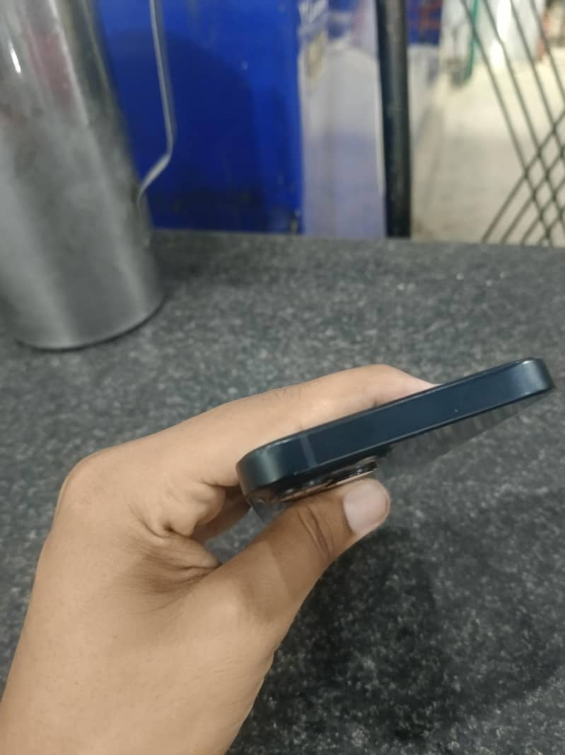Apple iPhone 13 2