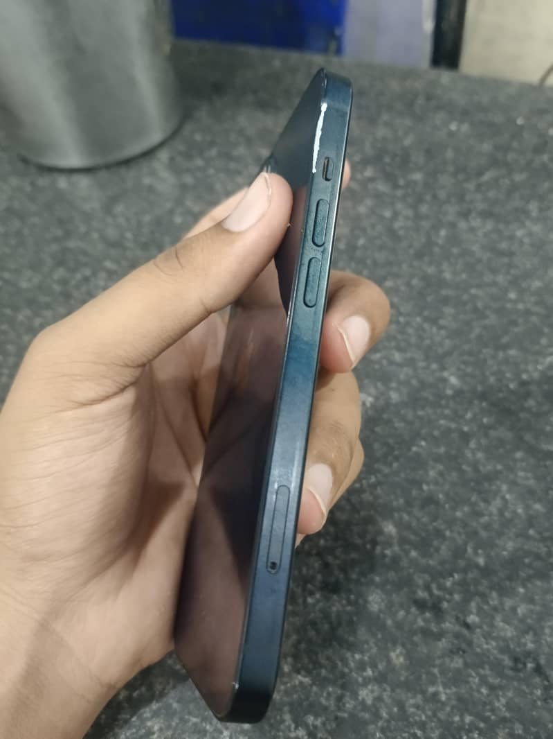 Apple iPhone 13 4